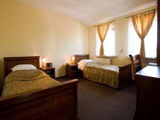 Отель Hotel Constancja Ченстохова Двухместный номер с 2 отдельными кроватями-2